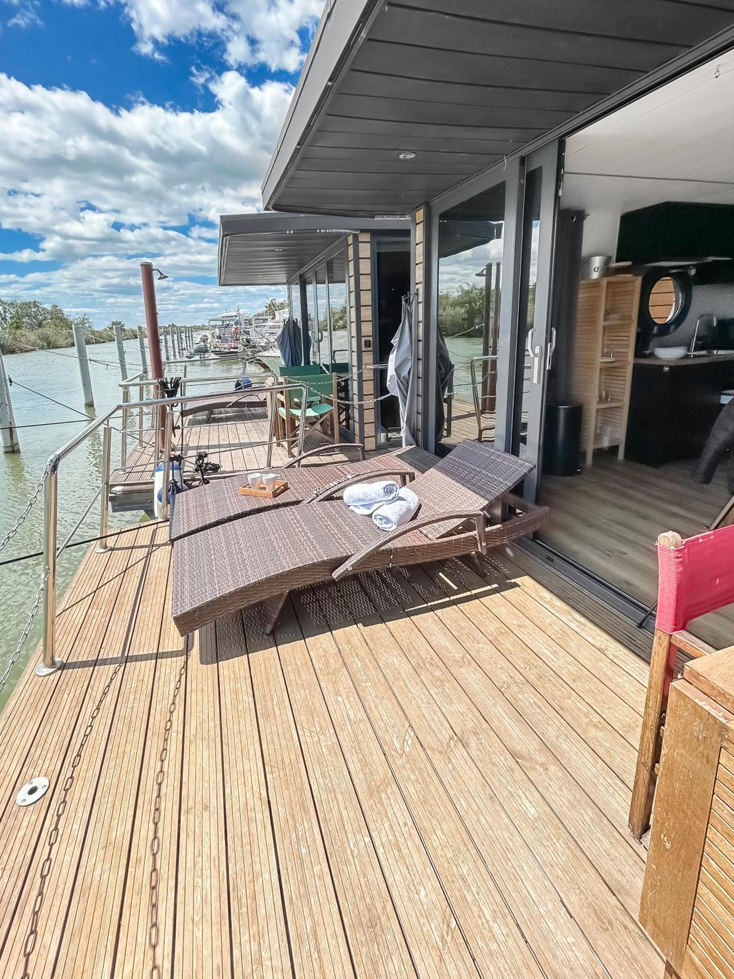 Готель Sejour Unique Sur Un Bateau "Marius" Вовер Екстер'єр фото